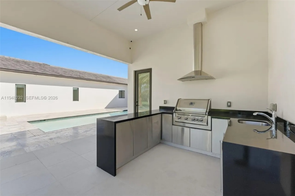 Outdoor kitchen